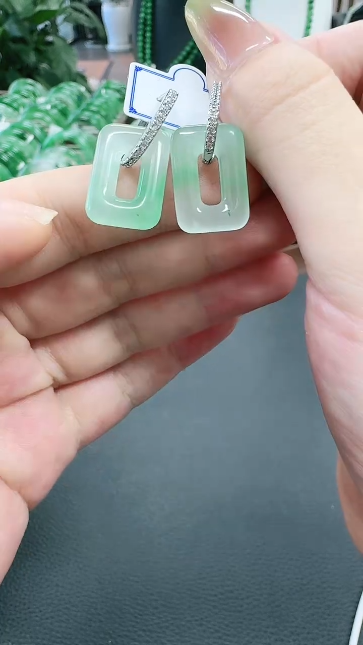 未镶嵌1石英质玉（非洲翠）川**人/7993