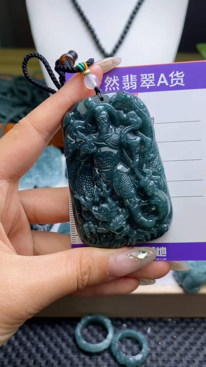 【闪购商品】翡翠未镶嵌颈饰         