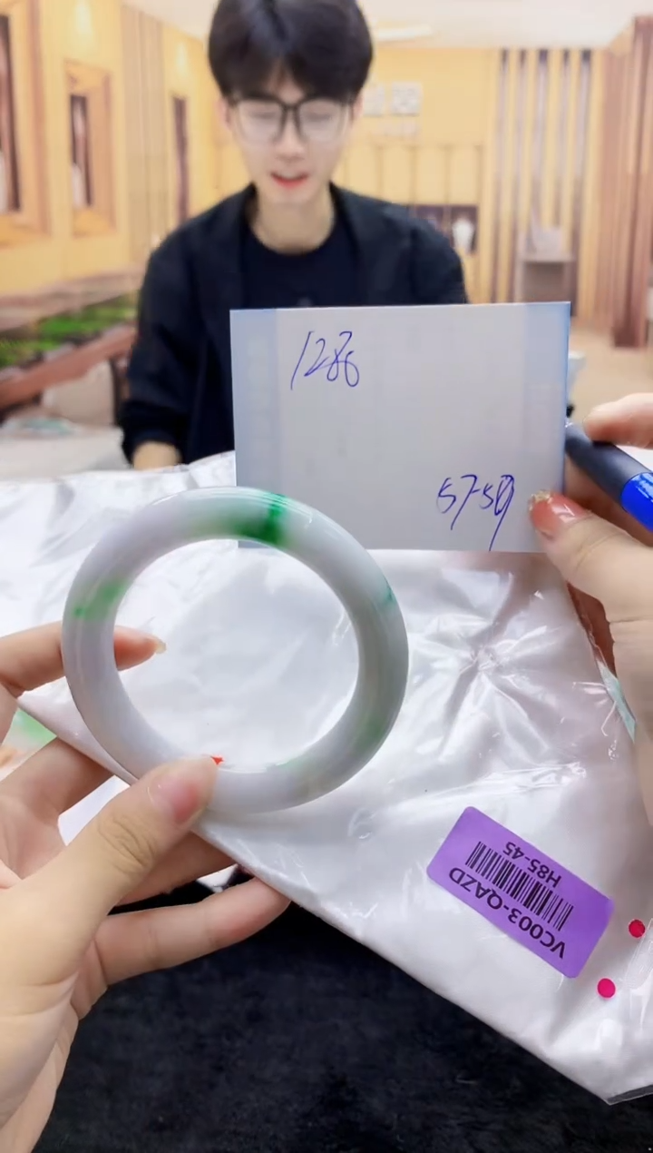 【闪购商品】翡翠手镯未镶嵌    H85-45