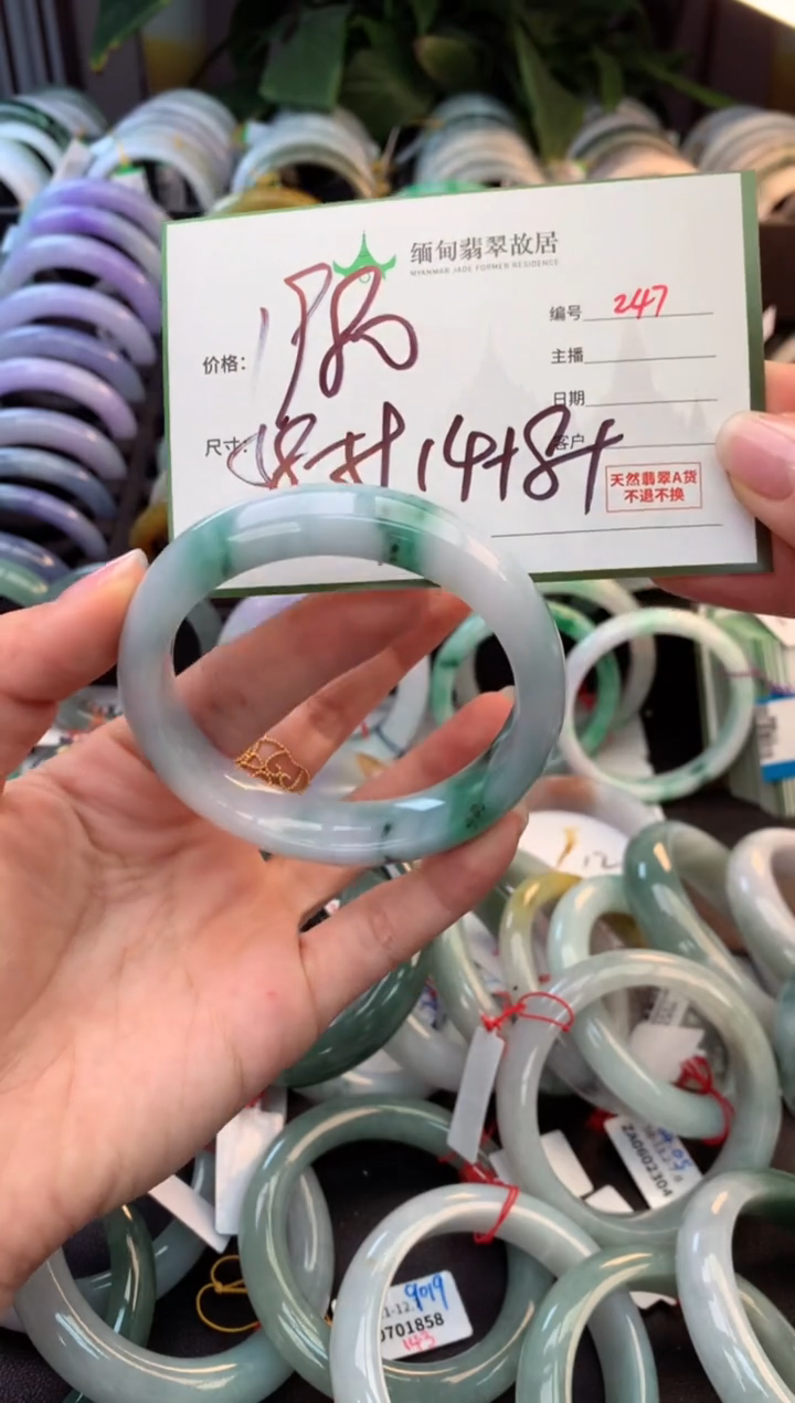 未镶嵌定制翡翠毛货需精细抛光+多人