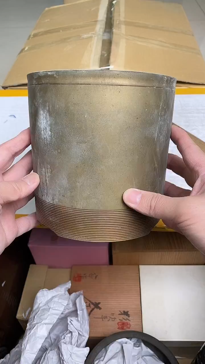 日瓷回流铜火钵一个