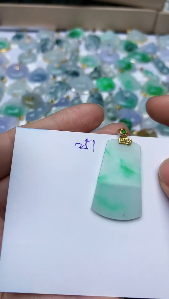 【闪购商品】翡翠颈饰18K金镶嵌天然翡翠A货  