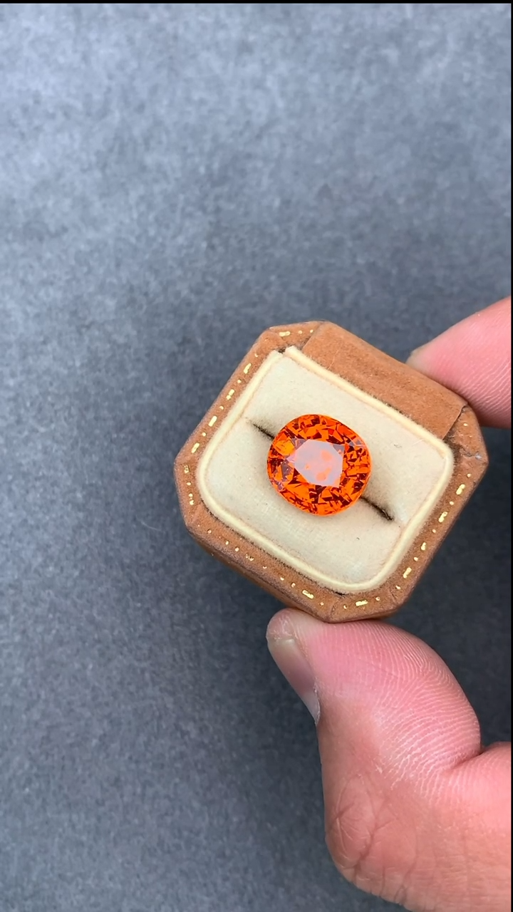 【闪购商品】石榴石（芬达石）裸石未镶嵌10.17克拉