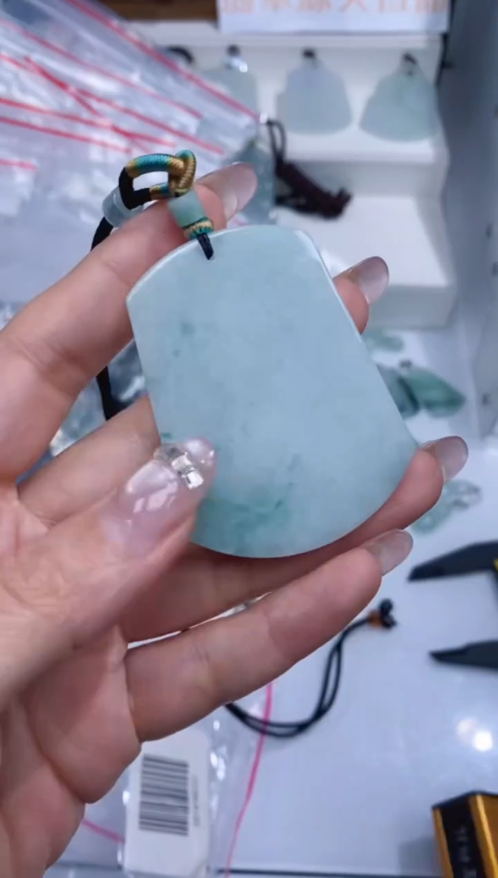 颈饰未镶嵌翡翠吊坠