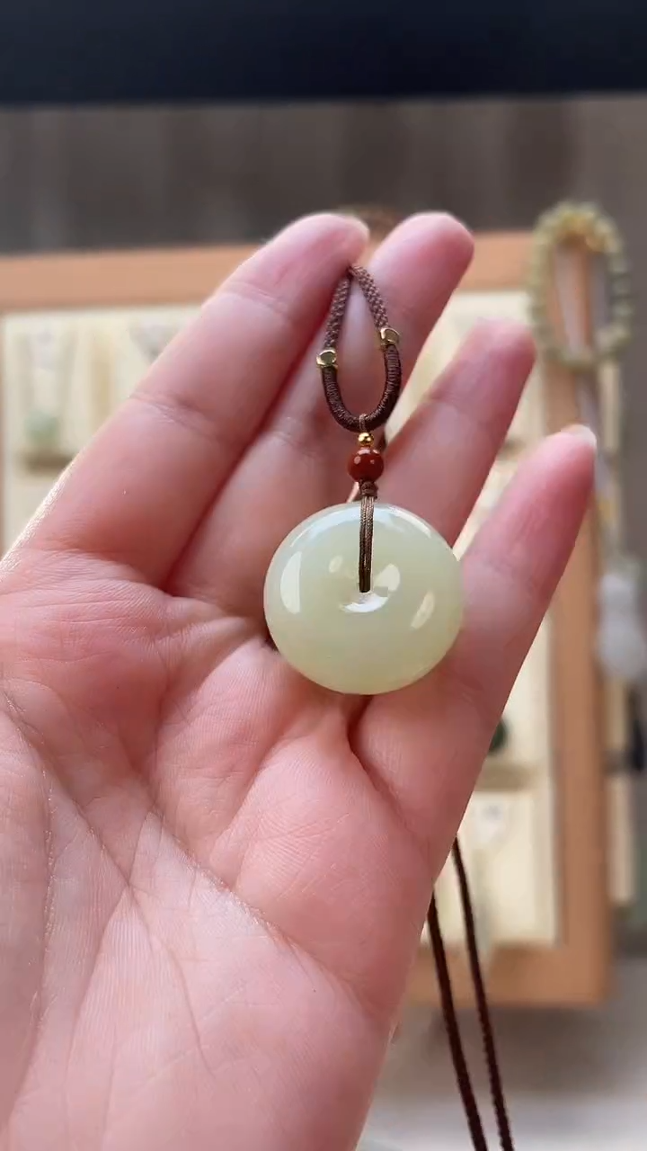 颈饰未镶嵌和田玉墨*o23.8*12毫米青海料黄口平安扣（有内绺)