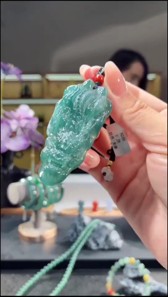 吊坠(不含链)未镶嵌翡翠龙牌