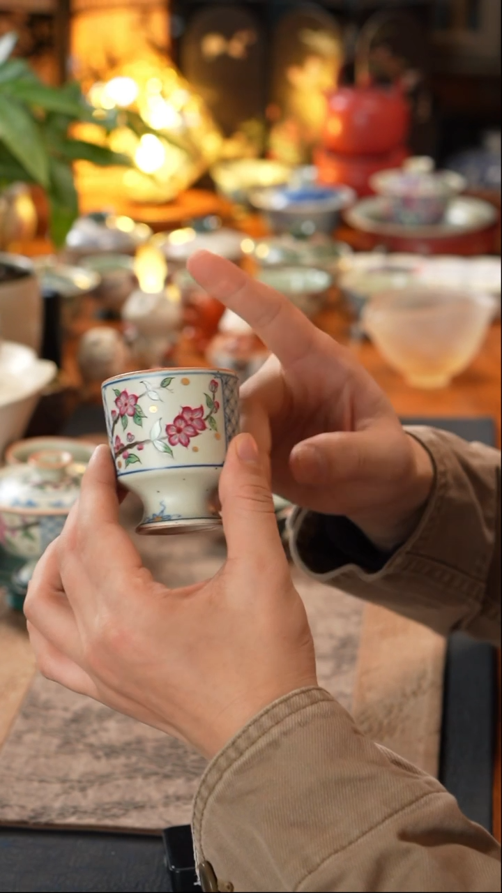 【闪购商品】素谷釉下青花釉上彩桃花小高足主人杯60c