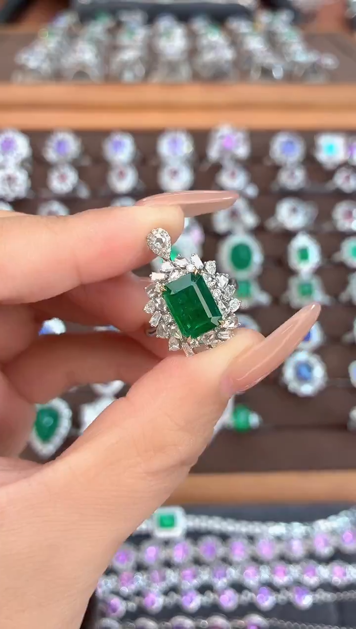 18K金镶嵌戒指+吊坠两用款祖母绿-2.17克拉*沃顿绿