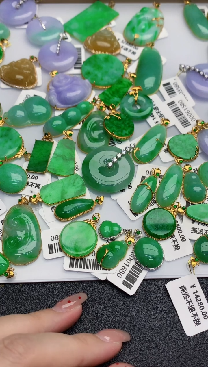 翡翠未镶嵌颈饰00000000000