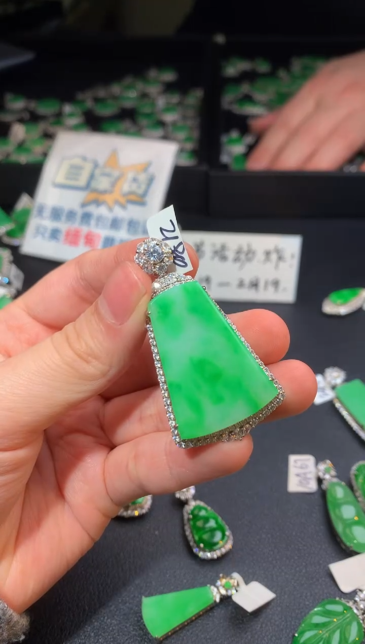 【闪购商品】翡翠颈饰银S925镶嵌翡翠