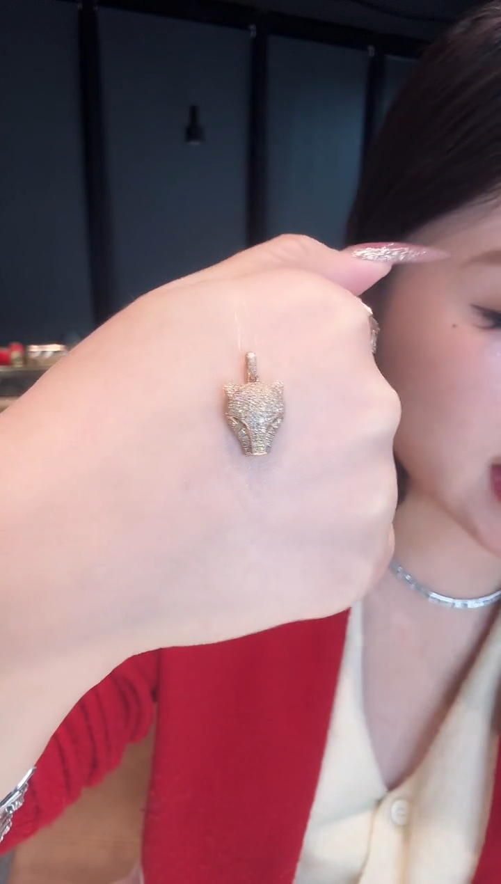 【闪购商品】钻石吊坠（不含链）18K金镶嵌豹子