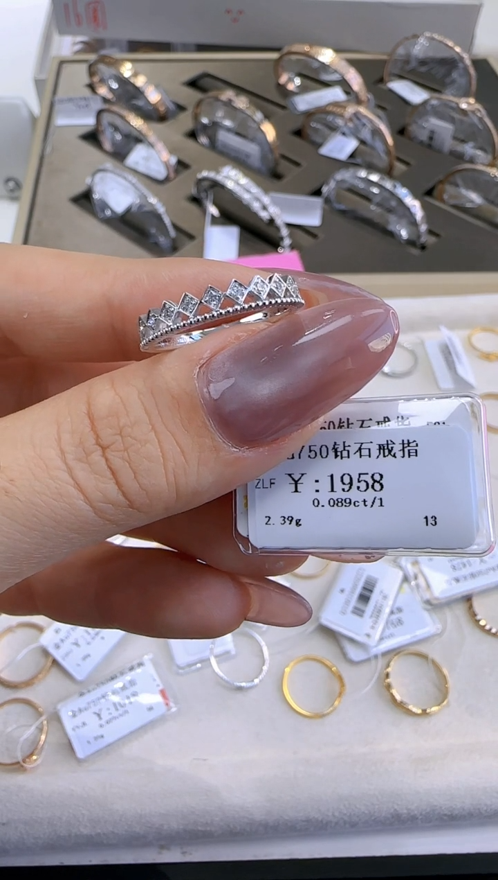 【闪购商品】钻石戒指/指环18K金镶嵌176000