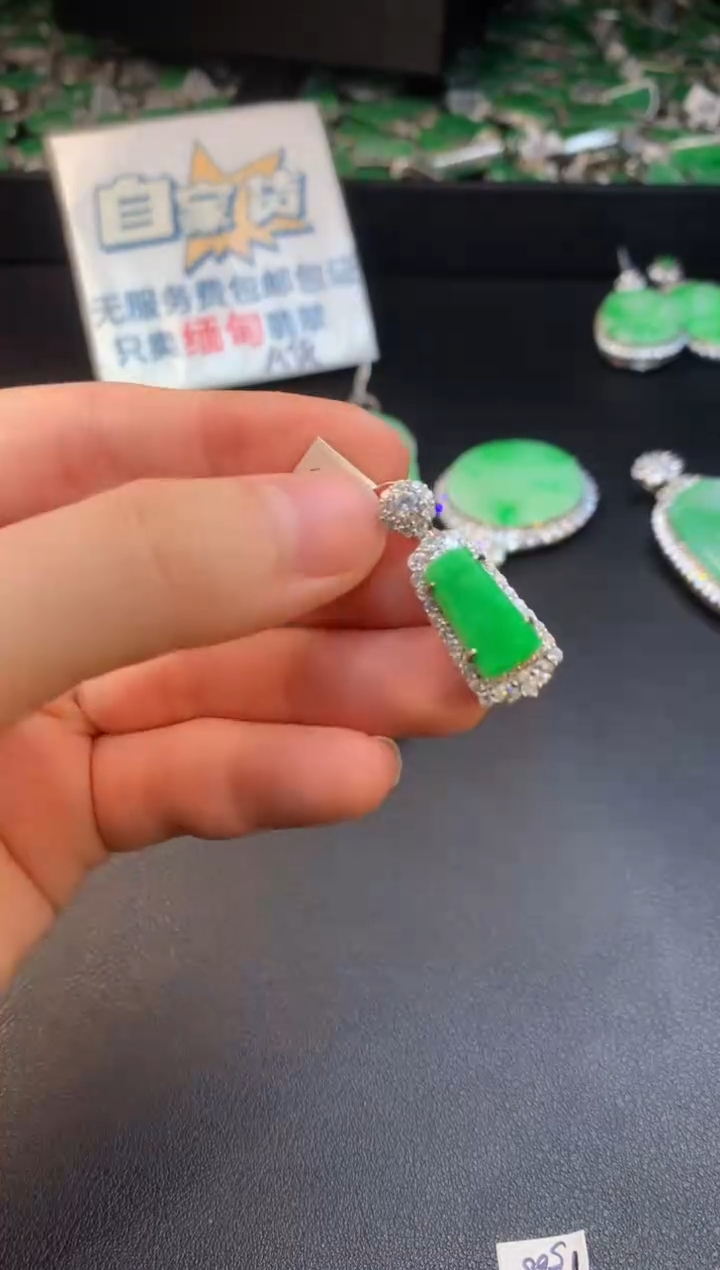 【闪购商品】翡翠颈饰银S925镶嵌翡翠