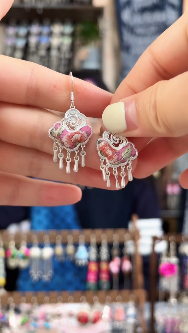 织绣民族风非遗老绣饰品002