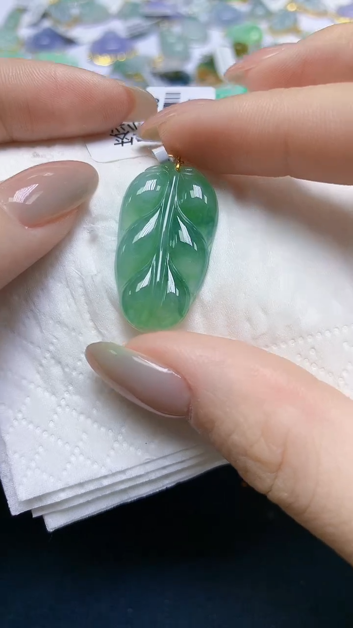 翡翠18K金镶嵌颈饰天然缅甸A货翡翠
