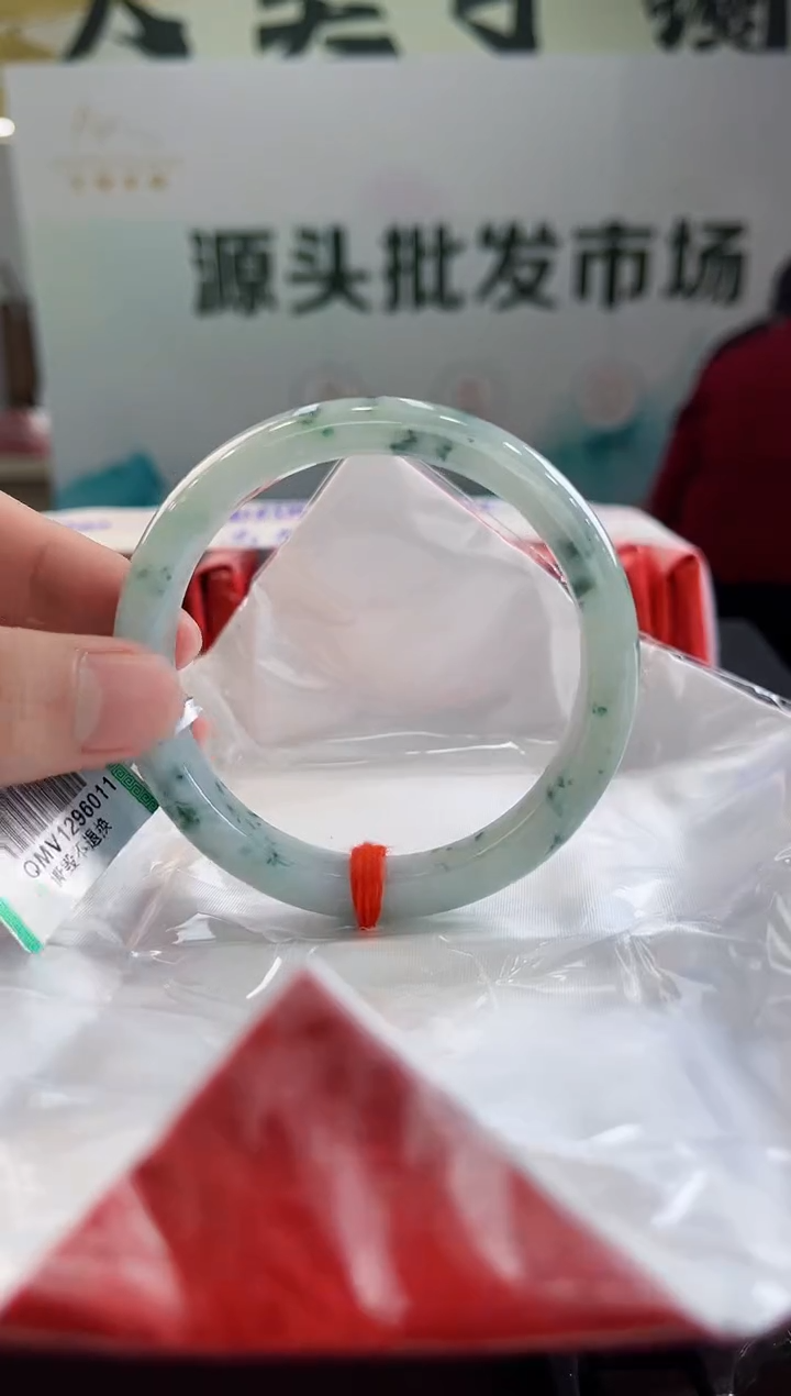 【闪购商品】翡翠手镯未镶嵌手镯