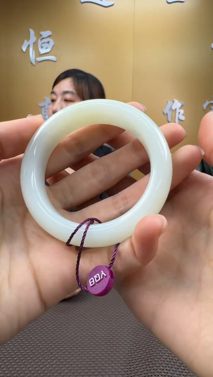 【闪购商品】和田玉手镯未镶嵌52