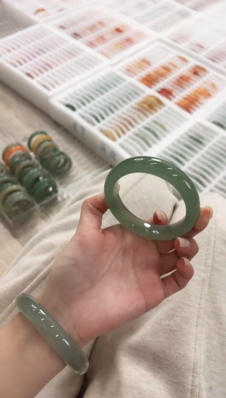 未镶嵌手镯石英质玉27-54D