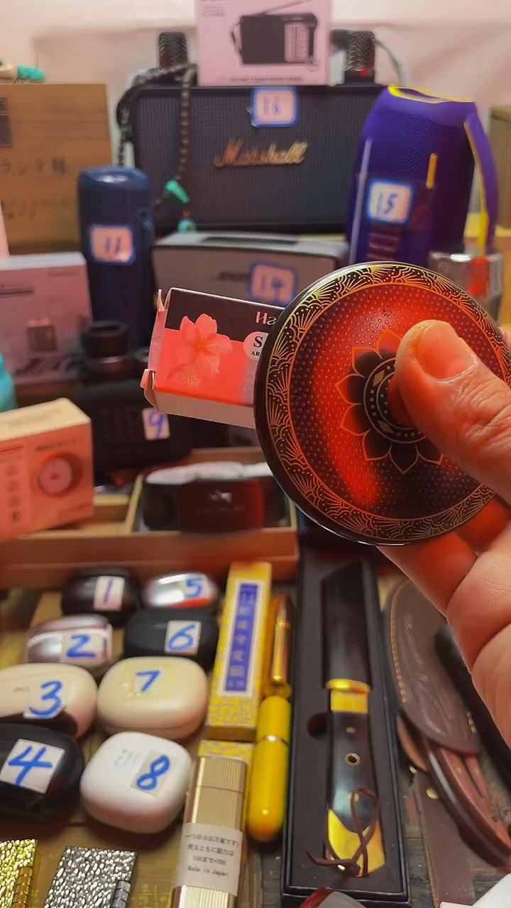 瓷片闪购商品 如图所示