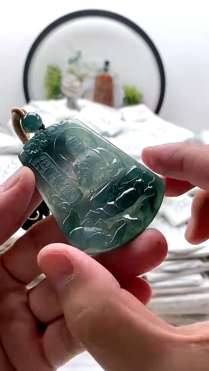 翡翠未镶嵌颈饰阿弥陀佛