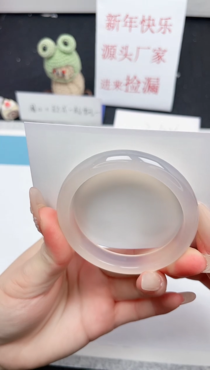 【闪购商品】石英质玉手镯未镶嵌72-53.3