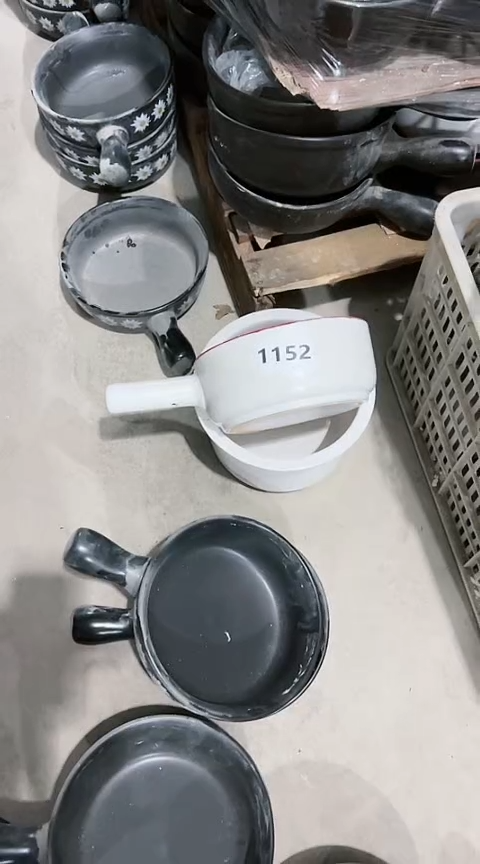 【闪购商品】1152明显瑕疵红白手把锅