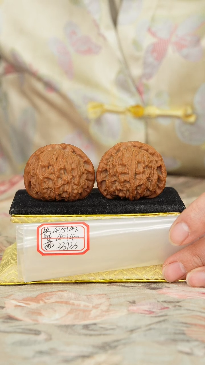 【闪购商品】文玩核桃把件白狮子