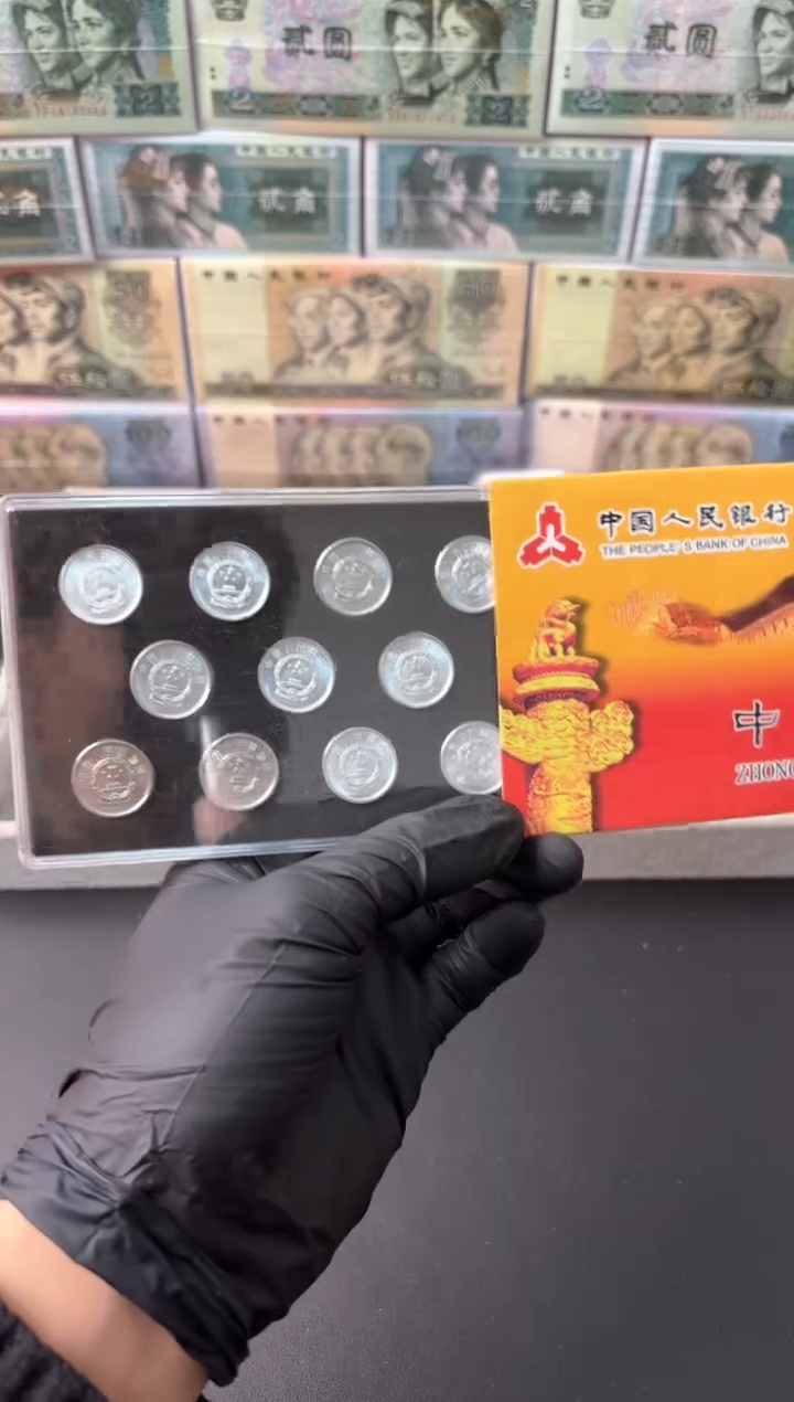 【闪购商品】11枚11个年份小金刚小套装