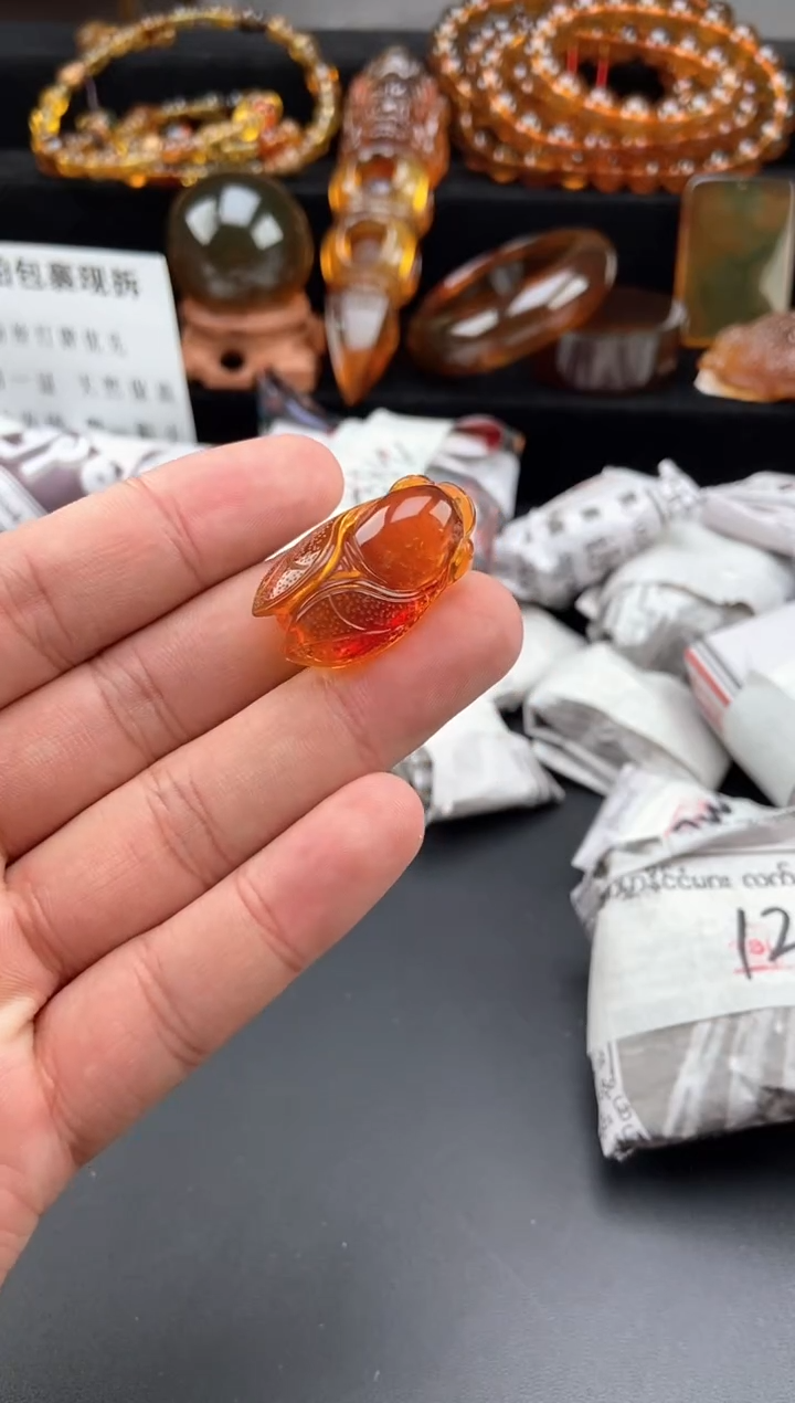 【闪购商品】琥珀颈饰未镶嵌血珀知了吊坠