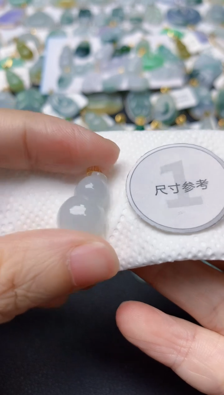 翡翠18K金镶嵌颈饰天然缅甸A货翡翠
