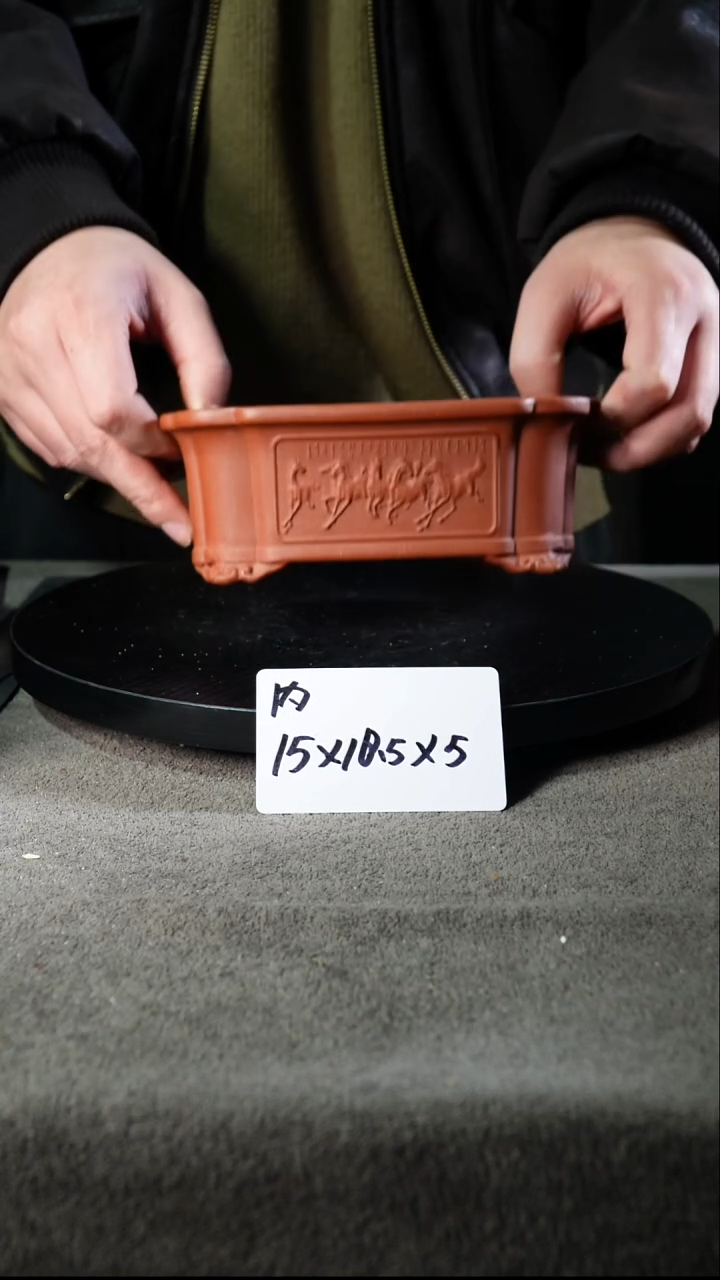 A宜兴紫砂小花盆