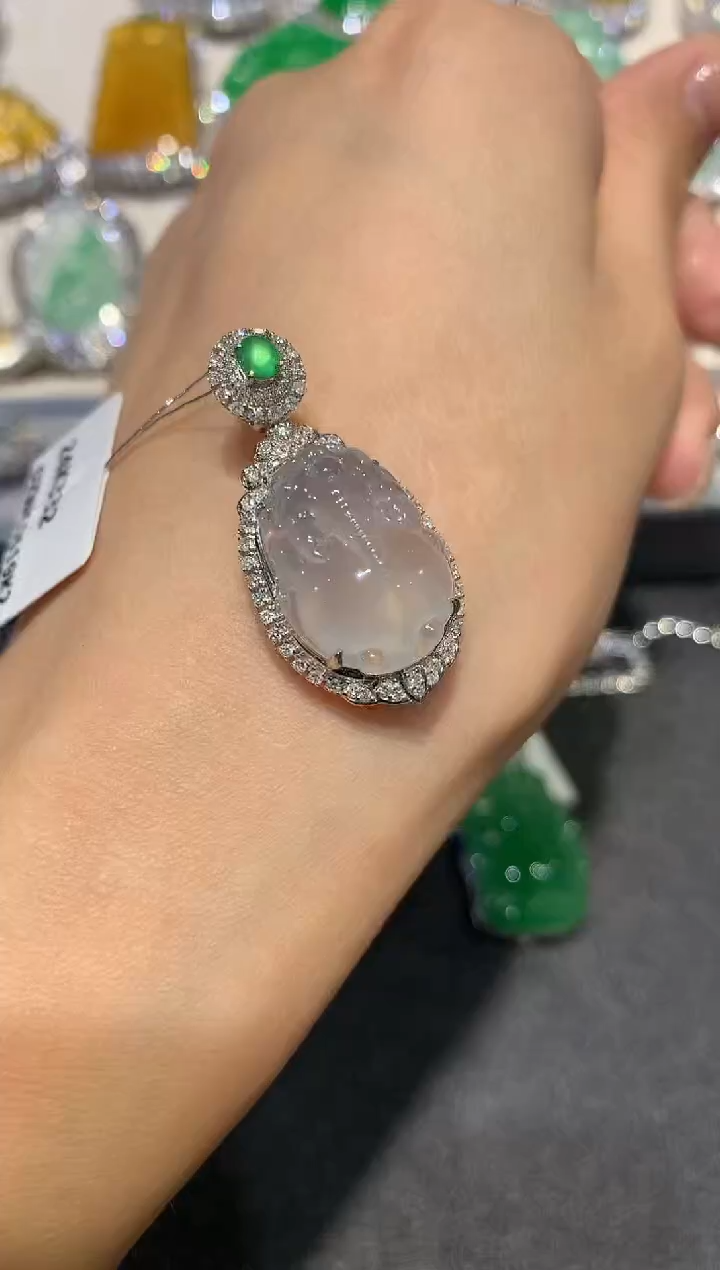 【闪购商品】翡翠吊坠(不含链)18K金镶嵌q372         