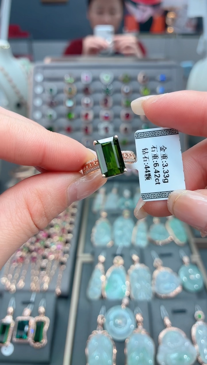 18K金镶嵌戒指碧玺6.42   