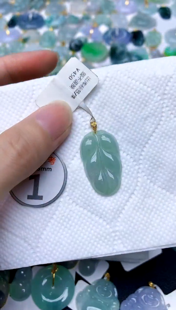 颈饰18K金镶嵌翡翠天然A货翡翠