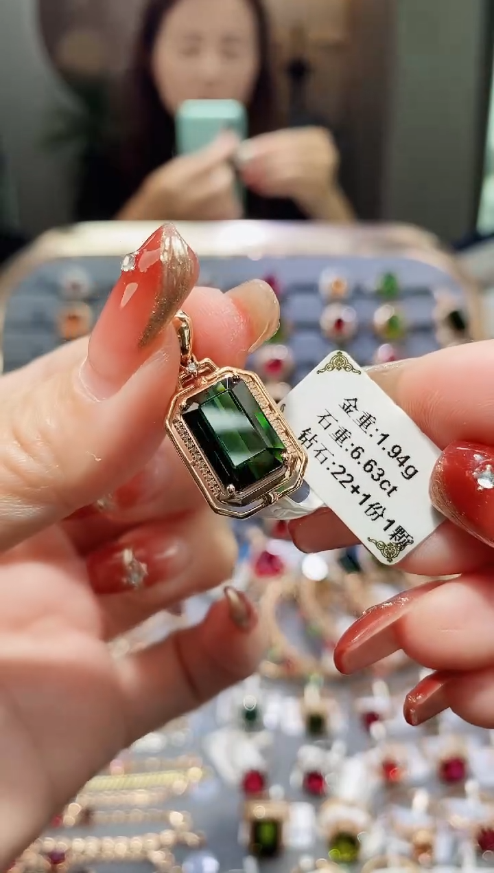 【闪购商品】碧玺颈饰18K金镶嵌6.63.