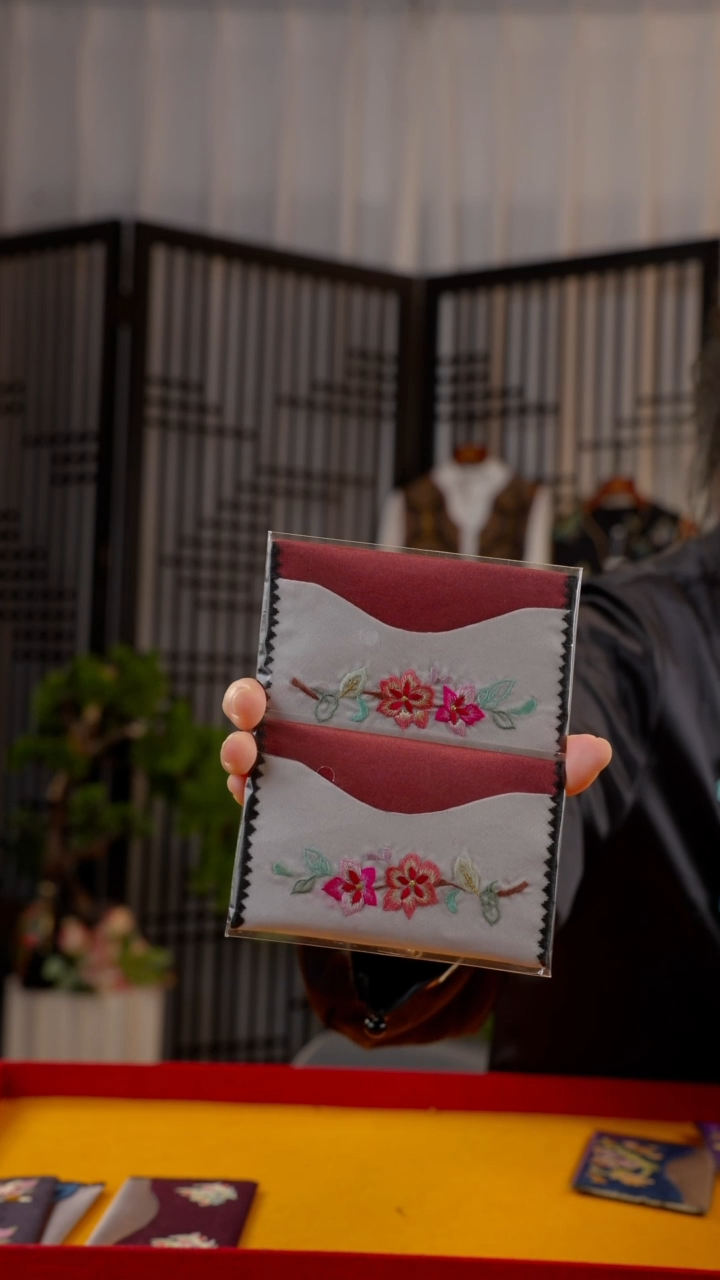 刺绣非遗绒花手工饰品