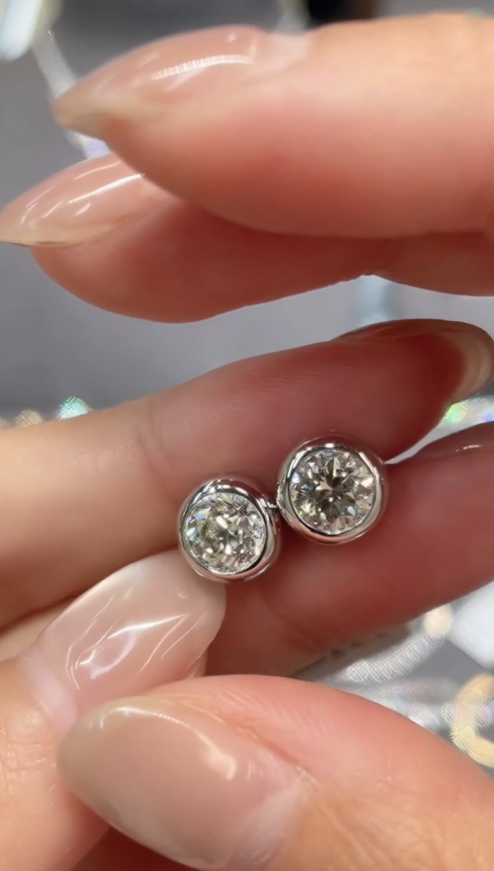 18K金镶嵌耳饰钻石X大泡泡钻石耳钉2克拉