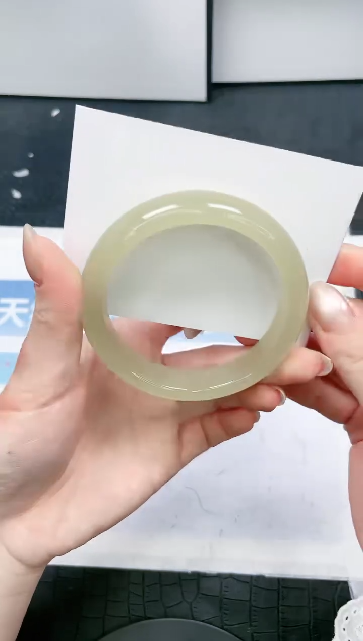 【闪购商品】石英质玉手镯未镶嵌260-59