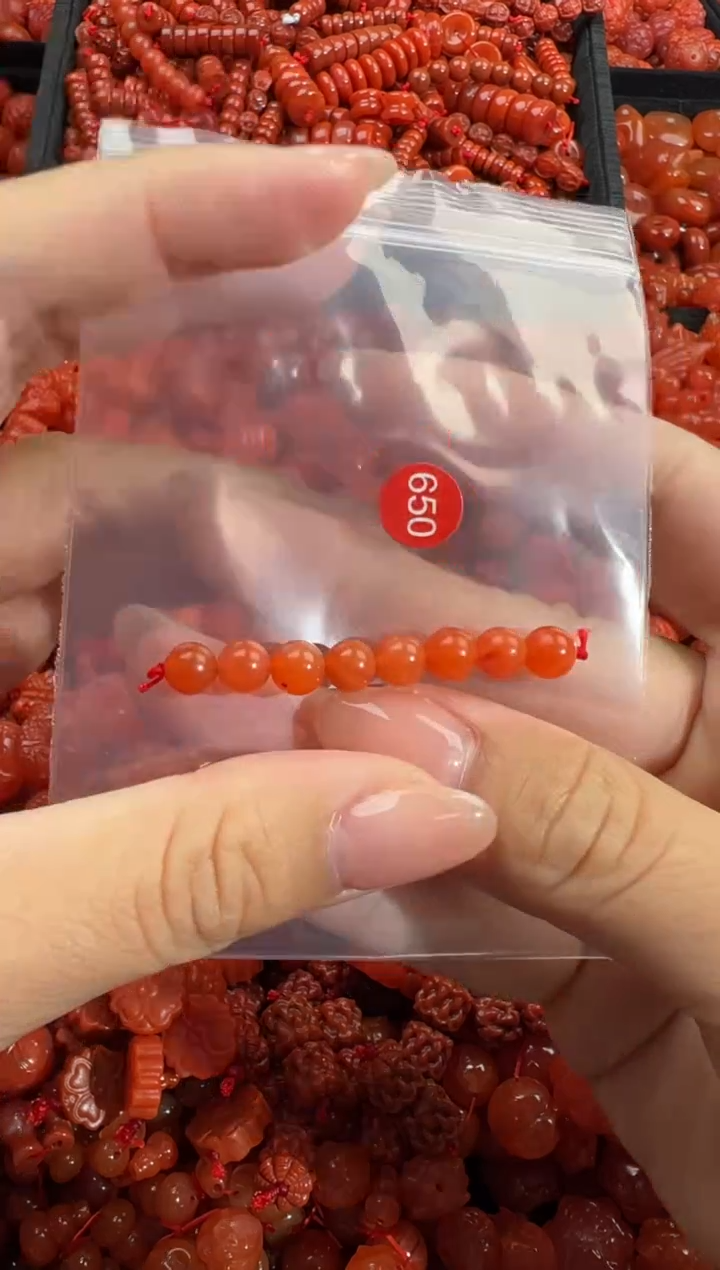 南红玛瑙未镶嵌颈饰1
