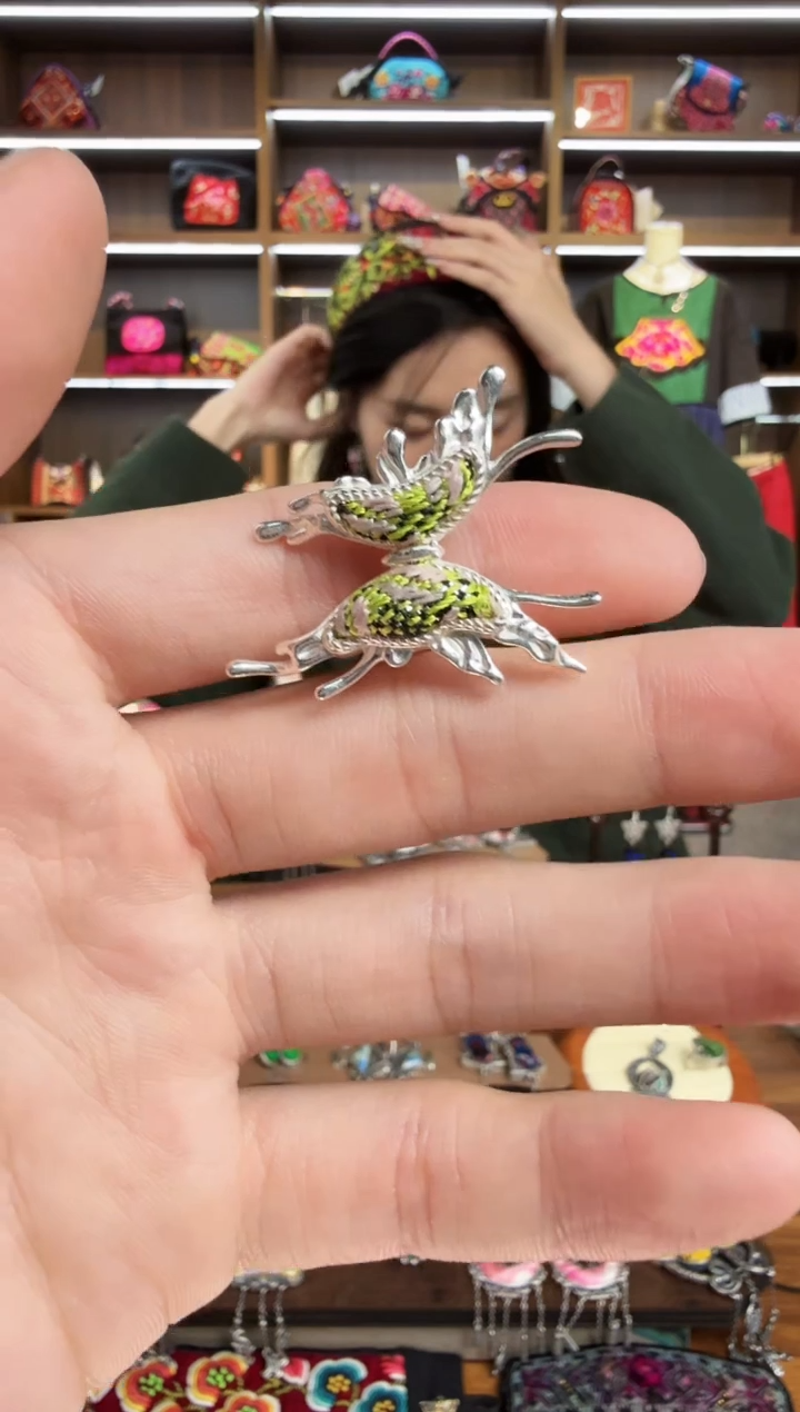 【闪购商品】织绣186蒙阿苏苗绣传承