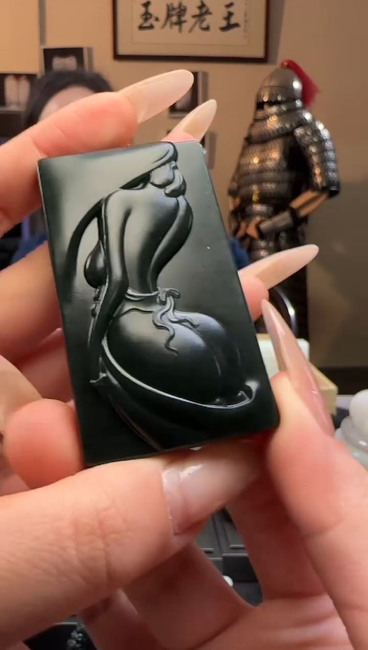 【闪购商品】和田玉青玉美人牌未镶嵌吊坠