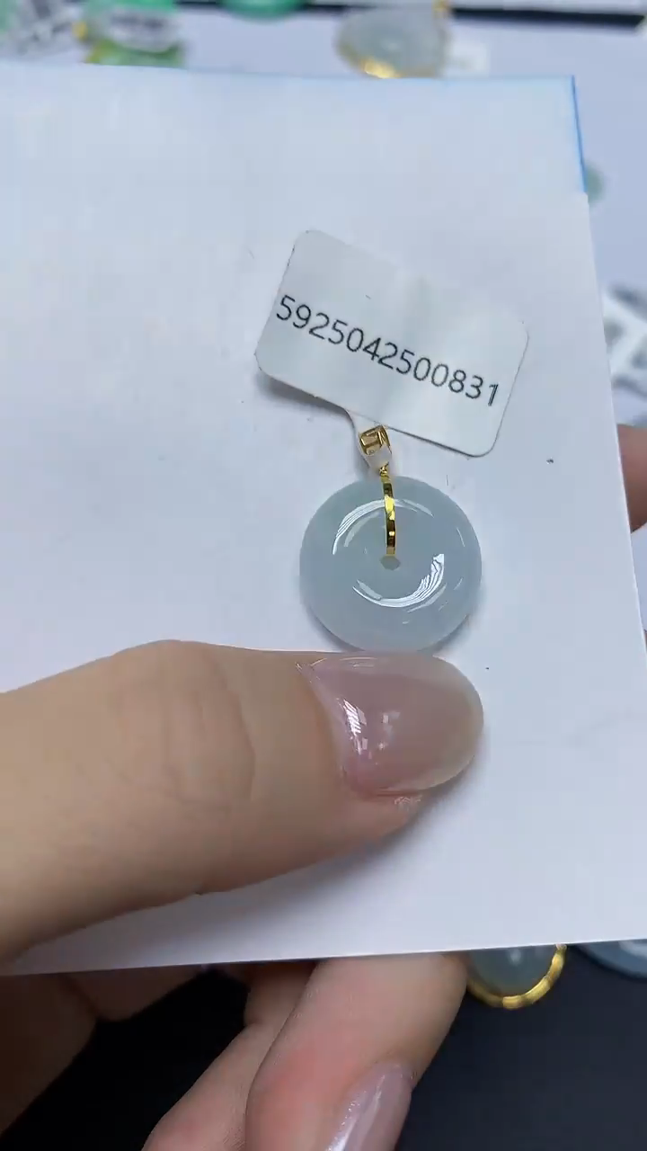 翡翠18K金镶嵌颈饰天然缅甸翡翠A货