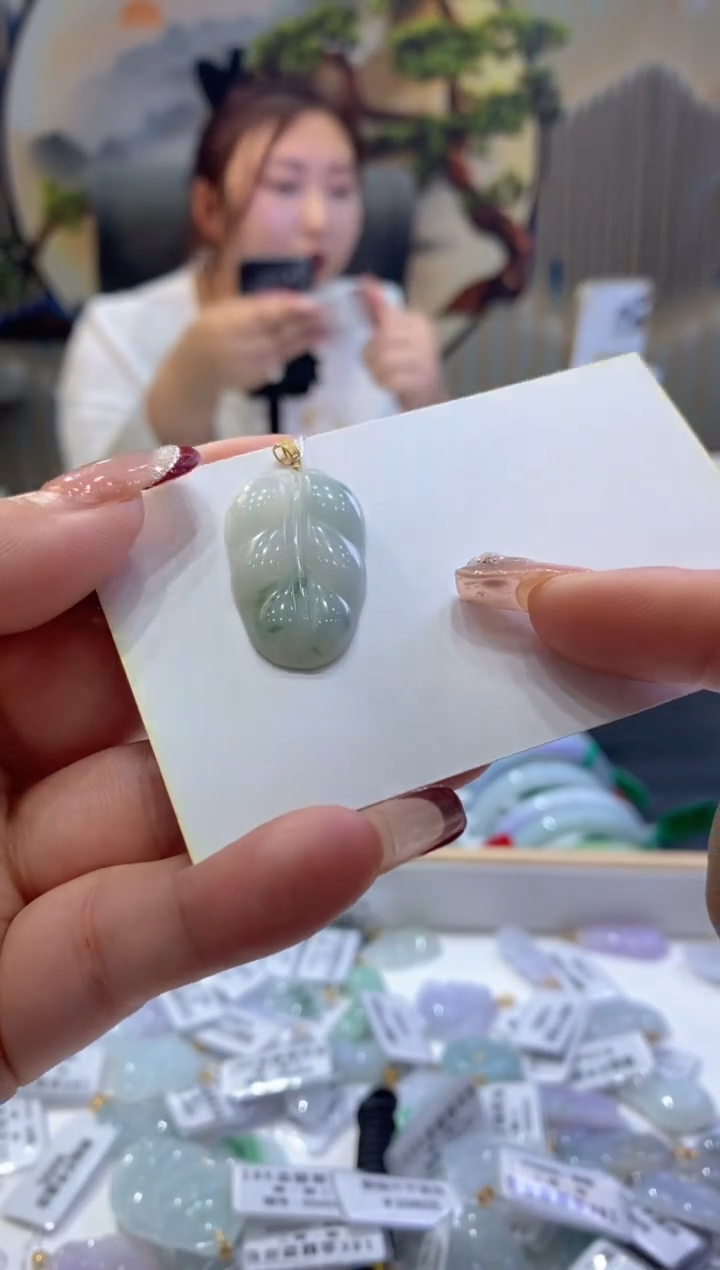 【闪购商品】翡翠吊坠(不含链)18K金镶嵌00008643