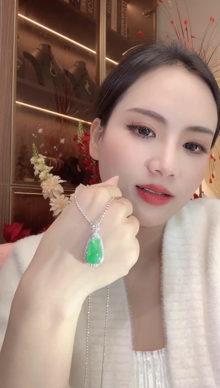 【闪购商品】翡翠吊坠(不含链)18K金镶嵌D60