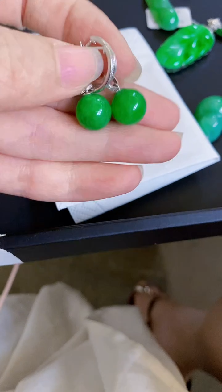 翡翠18K金镶嵌颈饰耳包