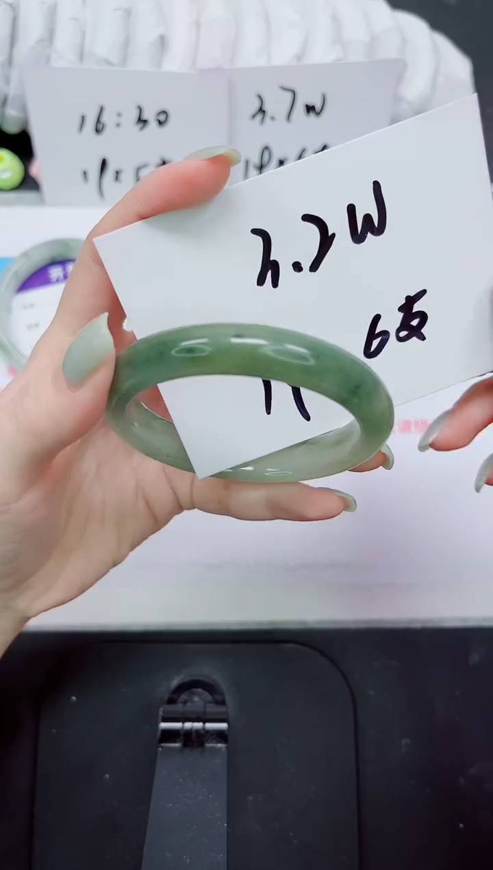 石英质玉未镶嵌手镯198