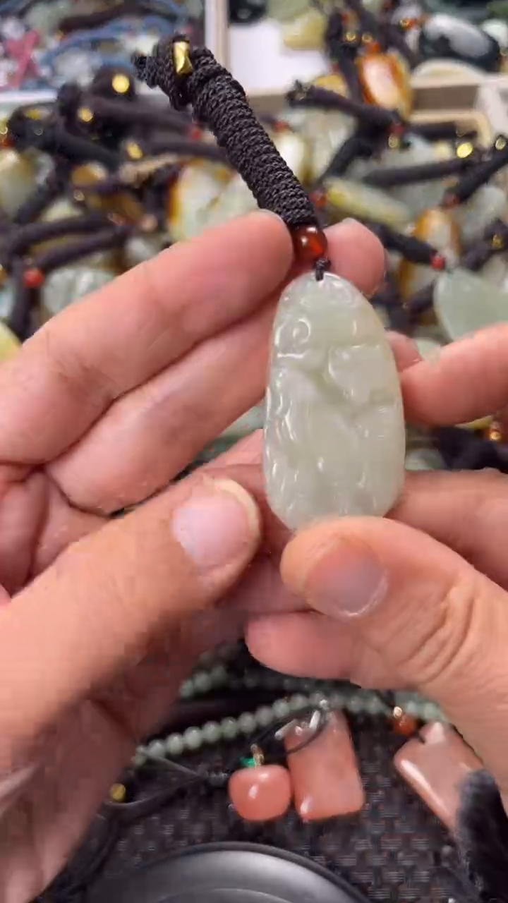 【闪购商品】和田玉颈饰未镶嵌多样性发货没有证书拍一发一有瑕