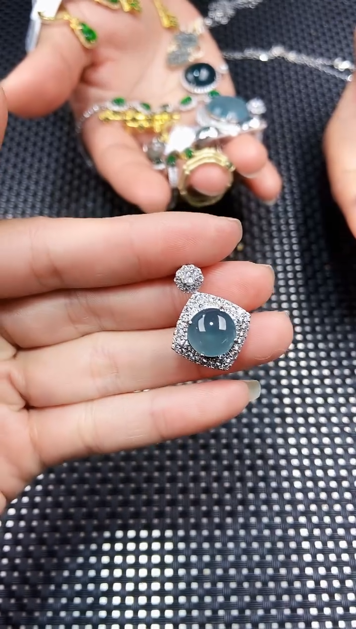 【闪购商品】翡翠颈饰未镶嵌111111111