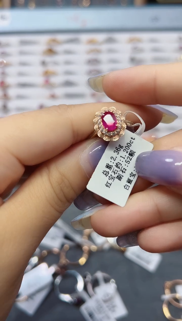 戒指18K金镶嵌红宝石·