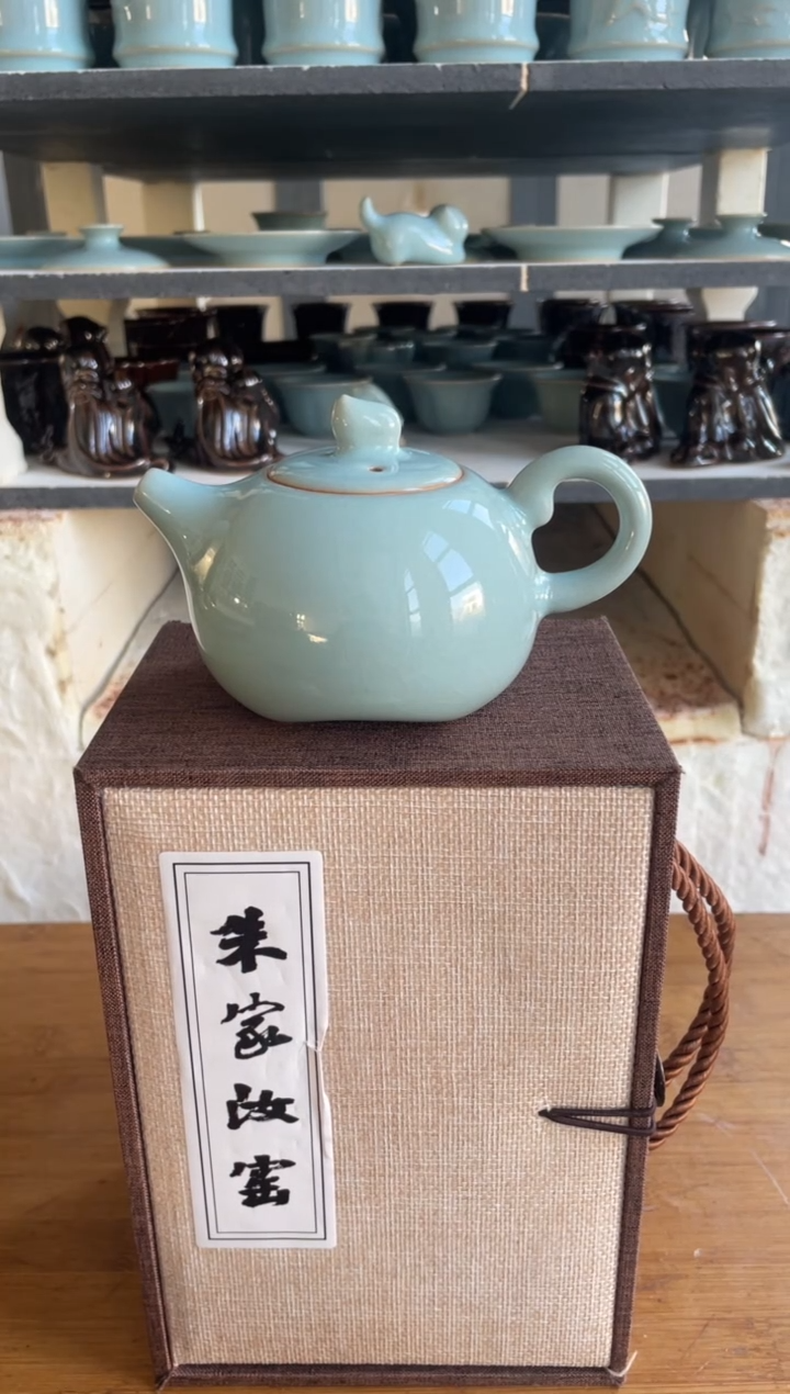 四季纳福壶 天青 微瑕 朱家汝窑款
